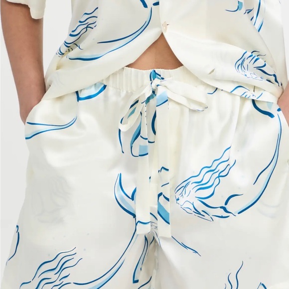 Olivia Von Halle silk short and a shirt PJ set - Picture 2 of 4